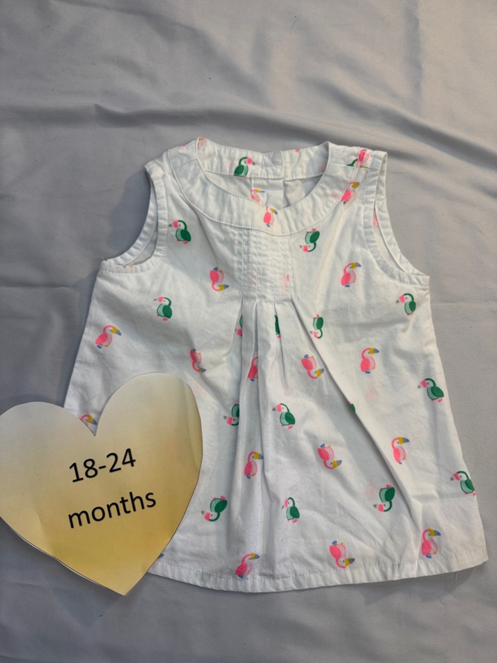Gymboree - LIKE NEW - White sleeveless cotton Shirt with Pink Parrot Design